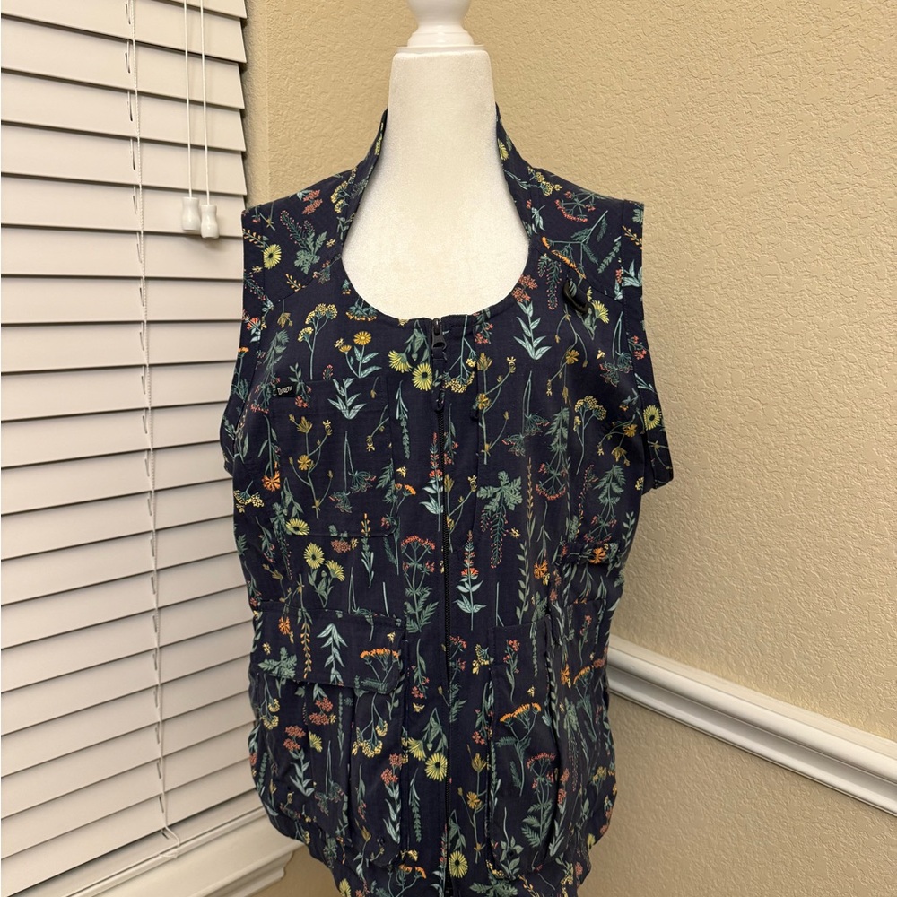 Duluth Trading Co Navy Floral Vest